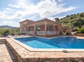 Beautiful villa with private pool in Roquebrun, casa de campo em Roquebrun