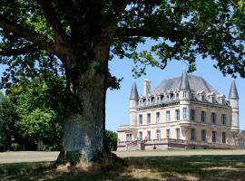 Chateau De La Goujonnerie, hotel con estacionamiento en Loge-Fougereuse