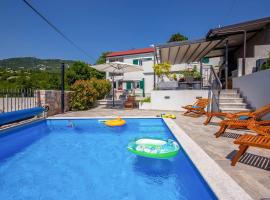 Villa LETA, luxurious 5 stars villa in a green oasis with fitness, heated pool, playground & barbecue, Kvarner, Ferienunterkunft in Hreljin