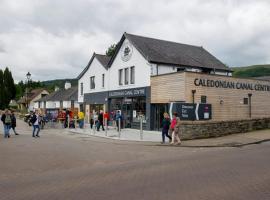 Lock Chambers, Caledonian Canal Centre, hotel in Fort Augustus