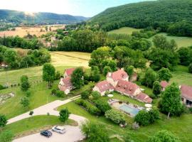 Le Hameau du Quercy, hotel with pools in Frontenac