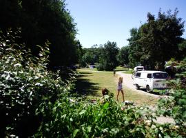 Camping La Bergerie, kamp u gradu La Chapelle-Achard