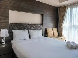 Relaxing and Homey Studio Casa De Parco Apartment By Travelio