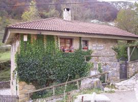 Casa Rural La Rectoral De Tuiza, hotel com estacionamento em Tuiza de Arriba