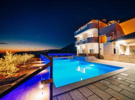 Sun Haven Luxury Apartments, hotel con jacuzzi en Cavtat