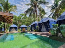 Moonshine Resort Chumphon, hotel en Chumphon