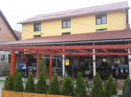La Tusi Lovrin โรงแรมใกล้ Gara Comloşu Mare ในLovrin
