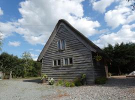 Yew Tree Barn, hotel with parking in Prees