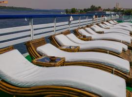 Nile Cruise Luxor Aswan 3,4 and 7 nights, hotel a prop de Aeroport internacional d'Assuan - ASW, a Aswan