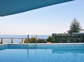 Apartments in Villa Ziza, rooftop swimming pool, hotell i Opatija