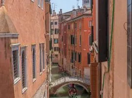 Canal View San Marco Luxury Rooms