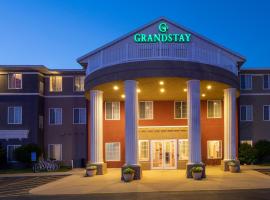 GrandStay Hotel & Suites Ames、エイムズのホテル