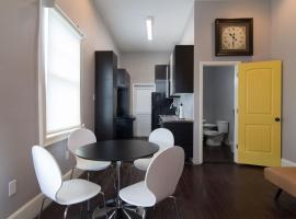 Modern Condo 2 Blocks From Quarters, căn hộ chung cư cao cấp ở New Orleans