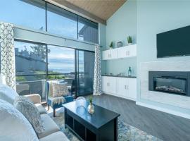 Birch Bay waterfront 2 bedroom condo - Lofted layout & steps from beach, family hotel in Blaine