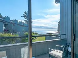 Oceanview Escape at Birch Bay with indoor Pool & Hot Tub
