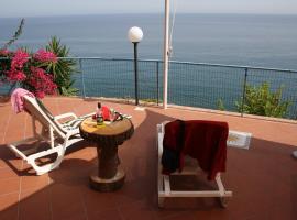 Camere & Case Vacanze Lo Scoglio, хотел в Кастел ди Туза