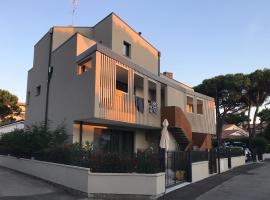 Villa Alcova, hotel near Darsena dell'Orologio, Caorle