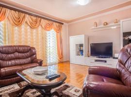 Luxury House Petrovic - Vranjina Skadar Lake, hotell i Podgorica