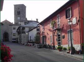 Albergo Chiar Di Luna, hotel v destinaci Camporgiano