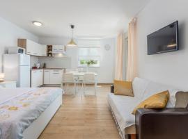 Apartment Complex Jelena, guest house di Funtana