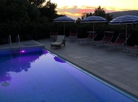 B&B Nonna Valentina, hotel con piscina a Centola