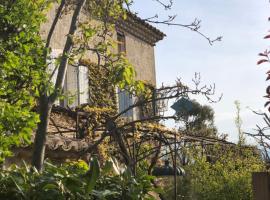 La Belle Etoile Chambres, hotel para famílias em Roaix