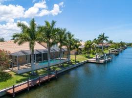 Mangrove Bay SW Cape - waterfront private home locally owned & managed, fair & honest pricing, hotel s parkovaním v Cape Coral
