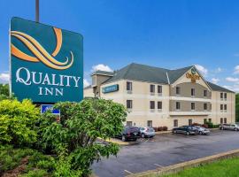 Quality Inn I-70 Near Kansas Speedway, hotel med parkering i Kansas City