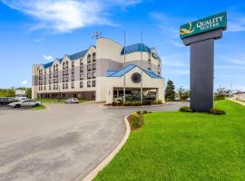 Quality Suites Milwaukee Airport, hotel near General Mitchell International Airport - MKE, 