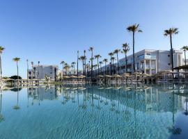 Hipotels Barrosa Park, hotel with jacuzzis in Chiclana de la Frontera