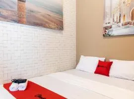 RedDoorz Plus near Hayam Wuruk 2