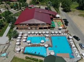 Chorna Skelya Resort & Wellness, hotel in Vynohradiv