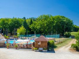 Camping Paradis de Maillac、Sainte-Nathalèneのグランピング施設