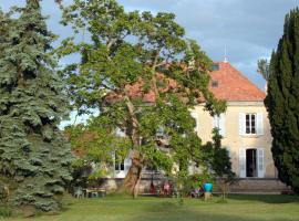 Le Clos des Roseaux, hotel med parkering i Chorey-lès-Beaune