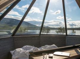Arctic Land Adventure Glass Igloos, hotel adaptado en Kilpisjärvi