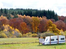 Guillerin Caravan and Glamping, càmping a Sornac