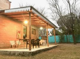Pintoresca Cabaña Céntrica a pasos del río, hotel v destinaci Mina Clavero