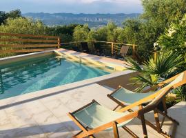 Seaview Villa Anita with Two Apartments and private Pool, ξενοδοχείο σε Polje