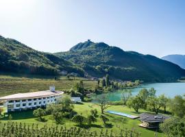 Seehotel Ambach, παραλιακό ξενοδοχείο σε Caldaro