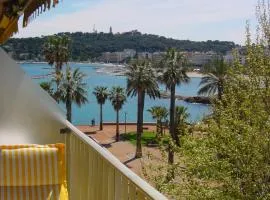 STUDIO STANDING BORD DE MER ET VUE