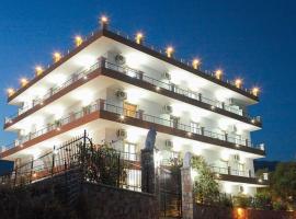 Mihalis Apartments, hotel v destinaci Himare