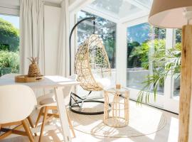 Luxury villa on peaceful location. Boat optional, luxury hotel in Vinkeveen