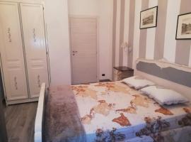 CASA FREJUS . COMODO AL CENTRO E AL POLITECNICO BUS 33 E 42，都靈的飯店