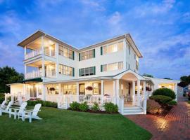 Inn at Harbor Hill Marina, Bed & Breakfast in Niantic