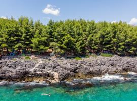 THE SEA CAVE CAMPING, hotel em Himare