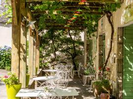 Logis Auberge du Fel, hotel v destinaci Le Fel