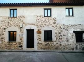 Casa Rural El Enebro, cottage in Navamorcuende