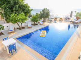 Luxury beach house, private pool, stunning sunsets, villa karpuz, hotel in Çamlık