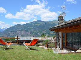 Holiday house with garden and enchanting view, resort ski di Villeneuve