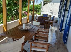 Home in front of the Sea, hotel em Marathiás